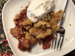Strawberry Rhubarb Crumble