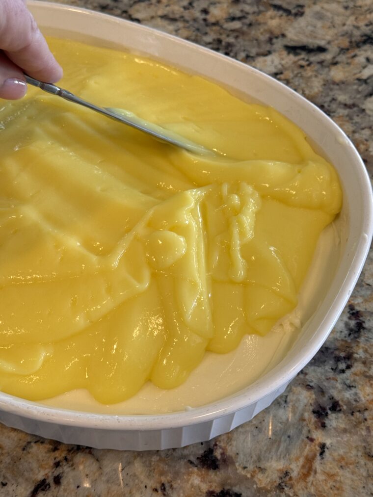Spread the lemon pudding over the cream cheese layer.